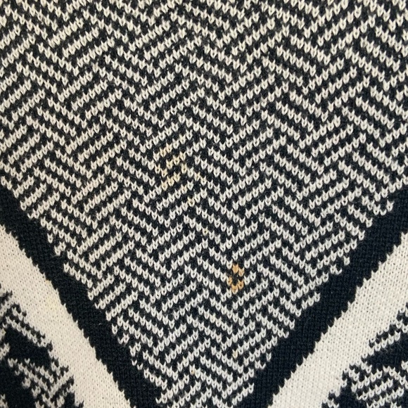 Forever 21, Black and White Graphic Letter “M” Crewneck Sweater, Size: Small - Picture 4 of 4